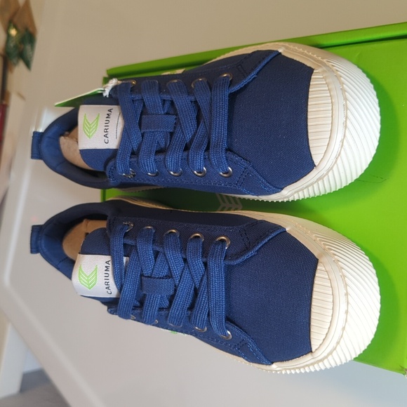 Cariuma (Shadow Blue Canvas/White Sole) 7.5 W - Picture 2 of 9